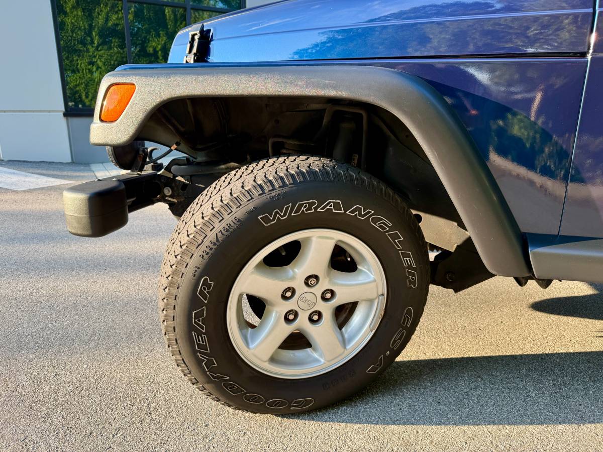 2003 Jeep, dovoz Kanada — foto 9 z 12
