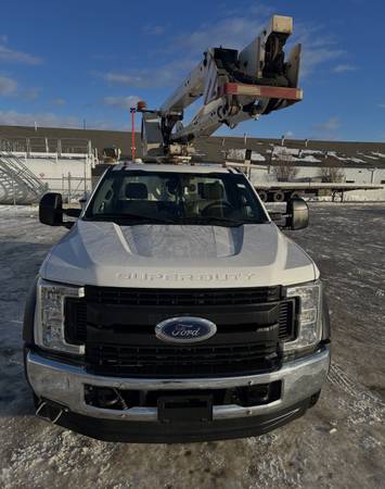2017 Ford, dovoz Kanada — foto 2 z 3