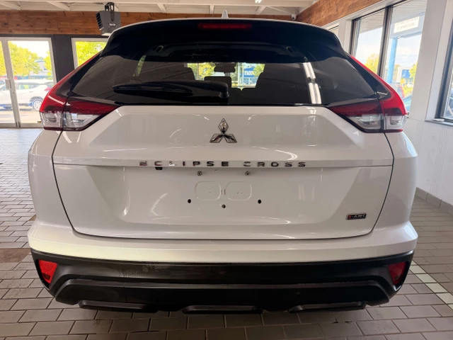 2022 Mitsubishi Eclipse Cross ES, 129 799 km, dovoz Kanada — foto 4 z 5