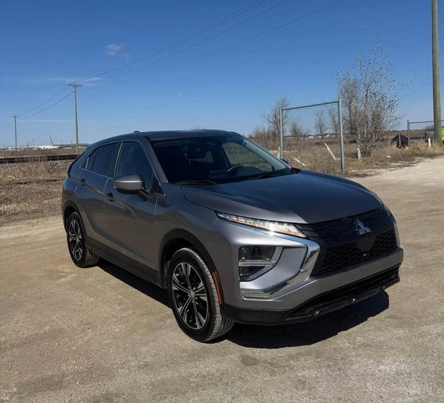 2022 Mitsubishi Eclipse Cross ES, sivá, 147 000 km, dovoz Kanada — foto 2 z 5