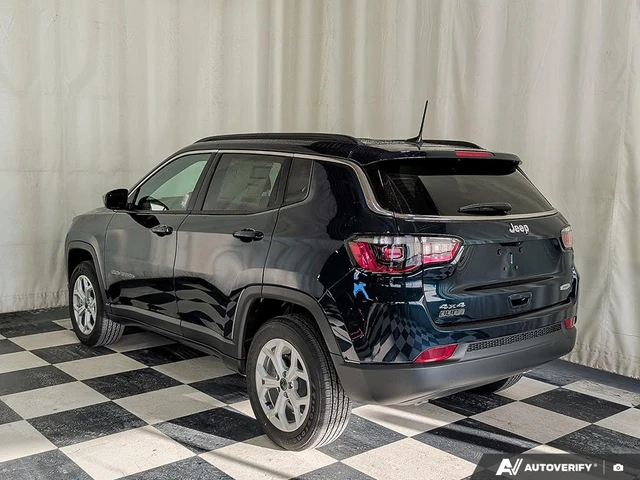 2026 Jeep Compass North 4x4, modrá, 14 km, dovoz Kanada — foto 4 z 4
