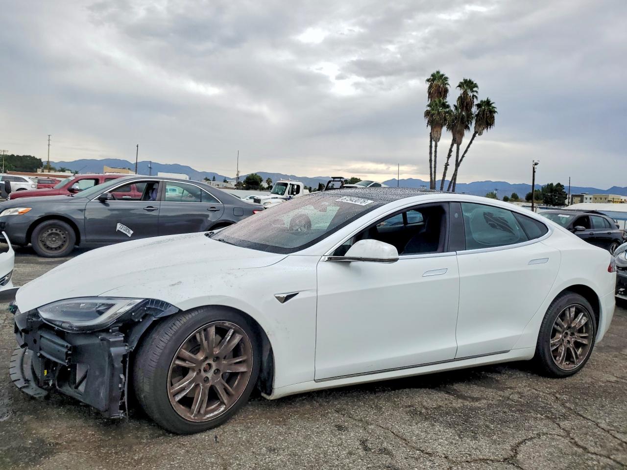 2021 Tesla MODEL S, biela, dovoz USA — foto 1