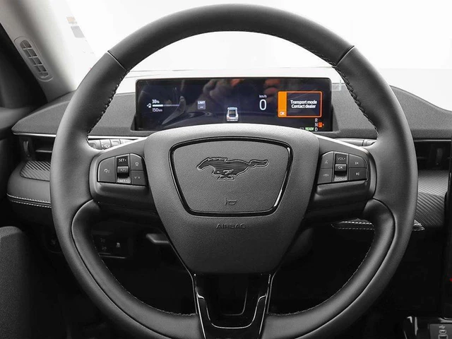 2026 Ford Mustang Mach-E Select, čierna, 30 km, dovoz Kanada — foto 13 z 18