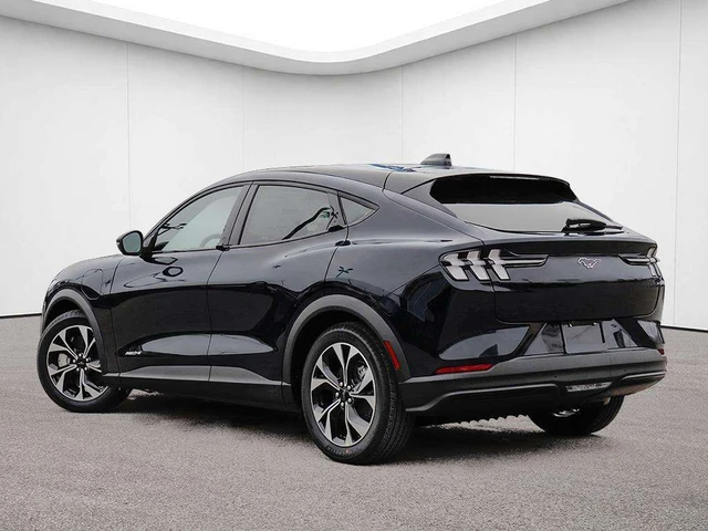 2026 Ford Mustang Mach-E Select, čierna, 30 km, dovoz Kanada — foto 4 z 18