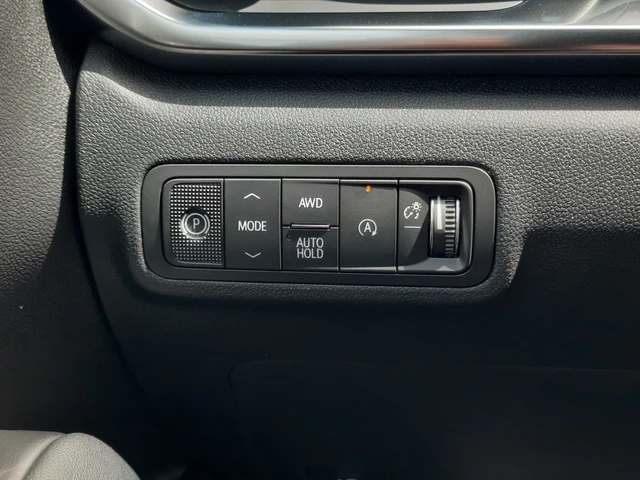 2027 GMC Terrain AWD Elevation, čierna, 6 km, dovoz Kanada — foto 12 z 20