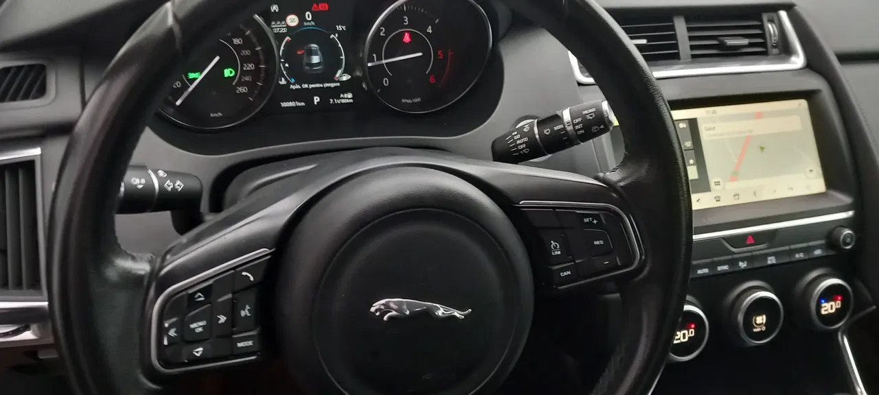 2020 Jaguar E-Pace, 100 000 km, Rumunsko — foto 13 z 29