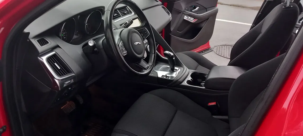 2020 Jaguar E-Pace, 100 000 km, Rumunsko — foto 5 z 29