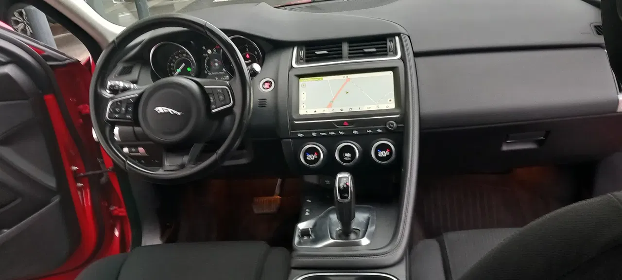 2020 Jaguar E-Pace, 100 000 km, Rumunsko — foto 6 z 29