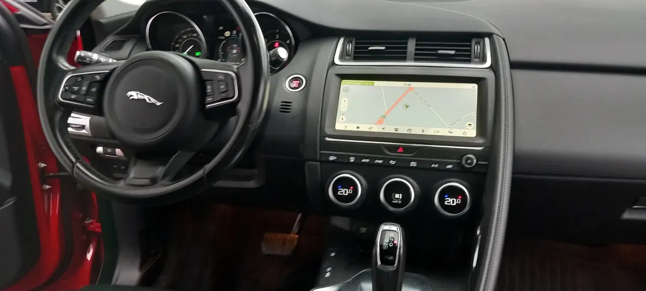 2020 Jaguar E-Pace, 100 000 km, Rumunsko — foto 8 z 29