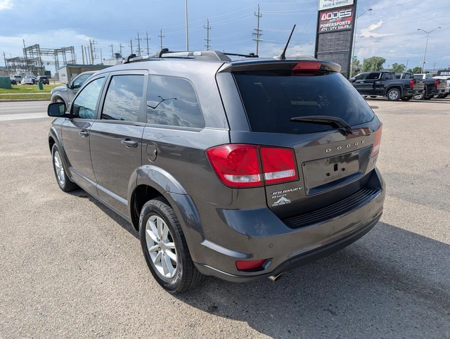 2017 Dodge Journey SXT | Navigation | Keyless entry, sivá, 122 000 km, dovoz Kanada — foto 6 z 15