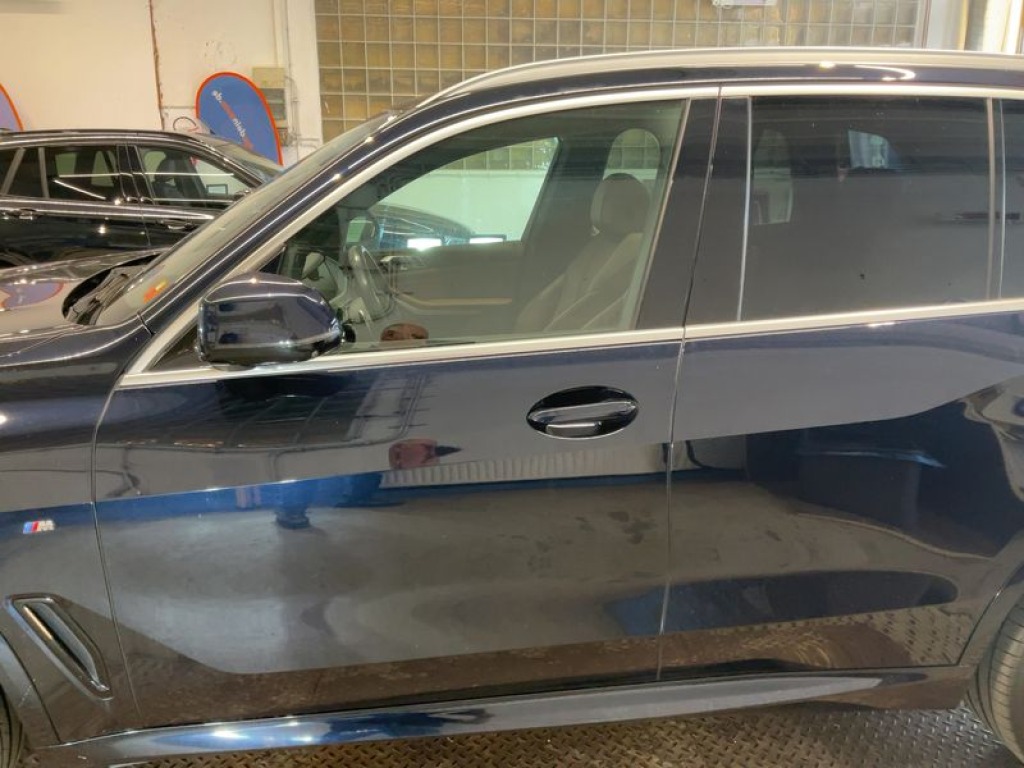 2021 BMW, 160 359 km, Bulharsko — foto 7 z 16