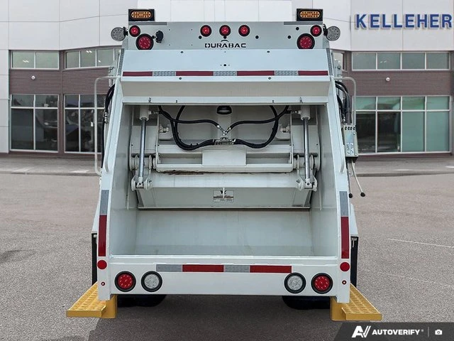 2027 Ford F750, 17 km, dovoz Kanada — foto 4 z 20