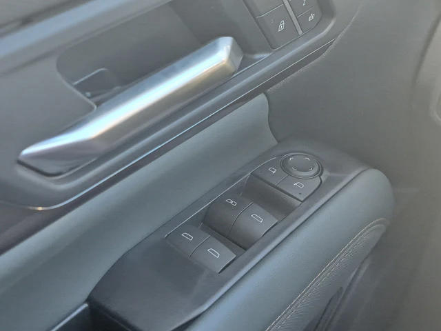 2027 GMC Terrain AWD AT4, sivá, 6 km, dovoz Kanada — foto 12 z 20