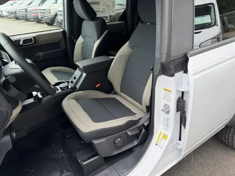 2026 Ford Bronco BIG BEND, biela, 0 km, dovoz Kanada — foto 6 z 12