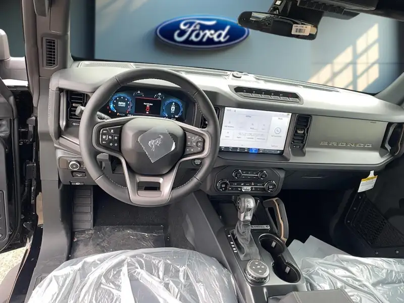 2026 Ford Bronco 4 Door, čierna, 0 km, dovoz Kanada — foto 10 z 12