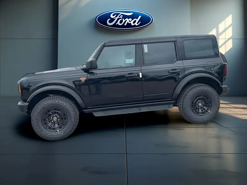 2026 Ford Bronco 4 Door, čierna, 0 km, dovoz Kanada — foto 3 z 12