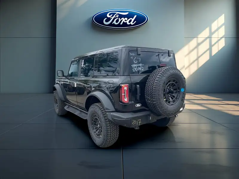 2026 Ford Bronco 4 Door, čierna, 0 km, dovoz Kanada — foto 4 z 12