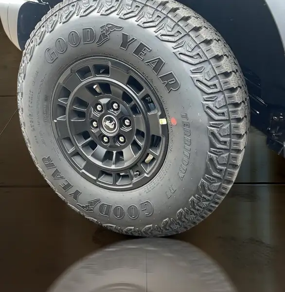 2026 Ford Bronco 4 Door, čierna, 0 km, dovoz Kanada — foto 8 z 12