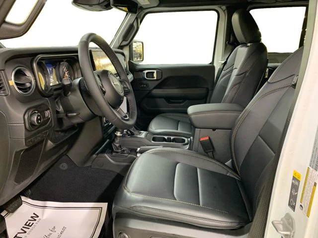 2026 Jeep Gladiator Sahara, biela, 60 km, dovoz Kanada — foto 10 z 20