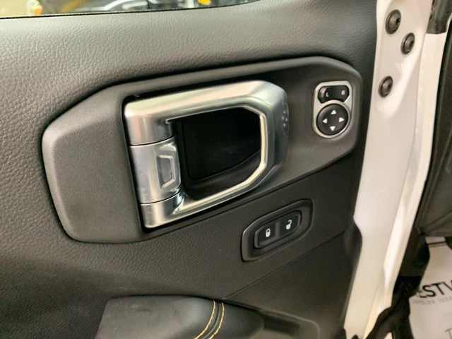 2026 Jeep Gladiator Sahara, biela, 60 km, dovoz Kanada — foto 11 z 20