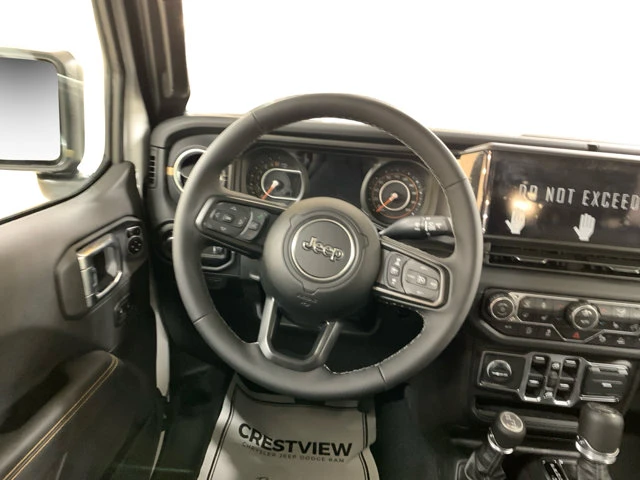 2026 Jeep Gladiator Sahara, biela, 60 km, dovoz Kanada — foto 13 z 20