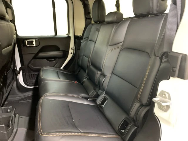 2026 Jeep Gladiator Sahara, biela, 60 km, dovoz Kanada — foto 16 z 20