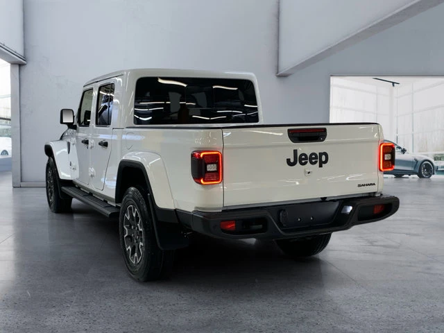 2026 Jeep Gladiator Sahara, biela, 60 km, dovoz Kanada — foto 3 z 20
