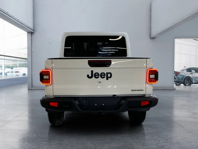 2026 Jeep Gladiator Sahara, biela, 60 km, dovoz Kanada — foto 4 z 20