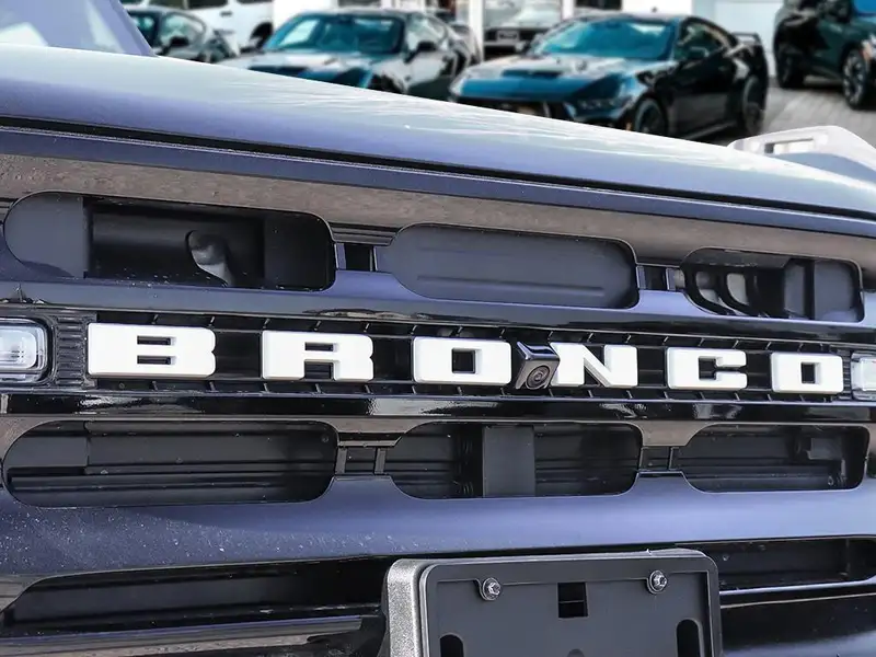 2026 Ford Bronco Outer Banks, čierna, 0 km, dovoz Kanada — foto 7 z 9