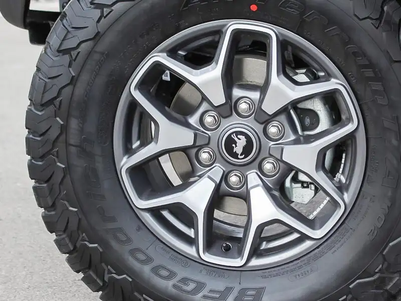 2026 Ford Bronco Badlands, čierna, 0 km, dovoz Kanada — foto 6 z 12