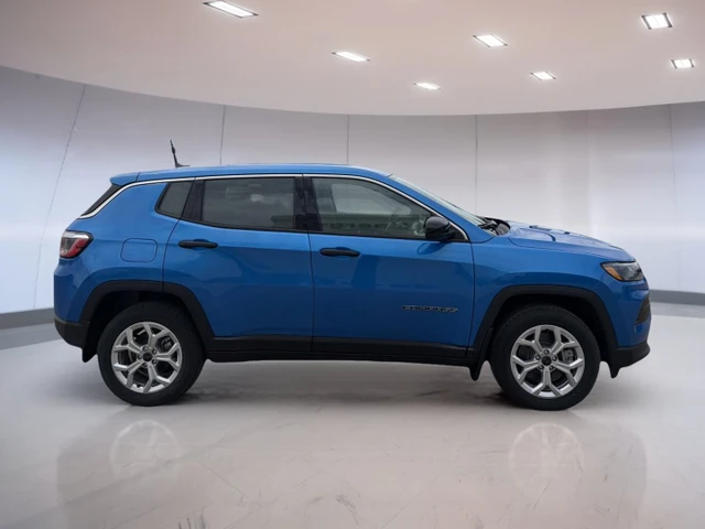 2026 Jeep Compass Sport, modrá, 5 km, dovoz Kanada — foto 5 z 5