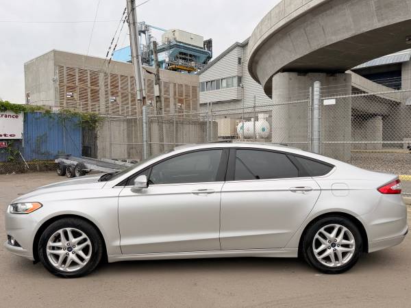 2013 Ford, dovoz USA — foto 8 z 12
