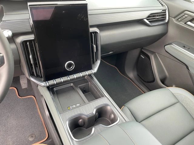 2027 GMC Acadia AT4 AWD, sivá, 8 km, dovoz Kanada — foto 16 z 20