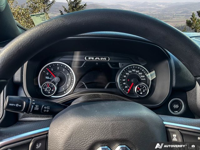 2027 RAM 1500 Tungsten, 1 km, dovoz Kanada — foto 14 z 20