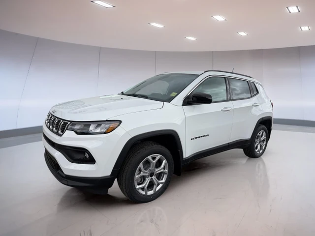 2026 Jeep Compass Latitude, biela, 1 km, dovoz Kanada — foto 1