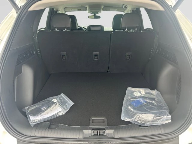 2026 Ford Escape PHEV, biela, 3 km, dovoz Kanada — foto 10 z 20