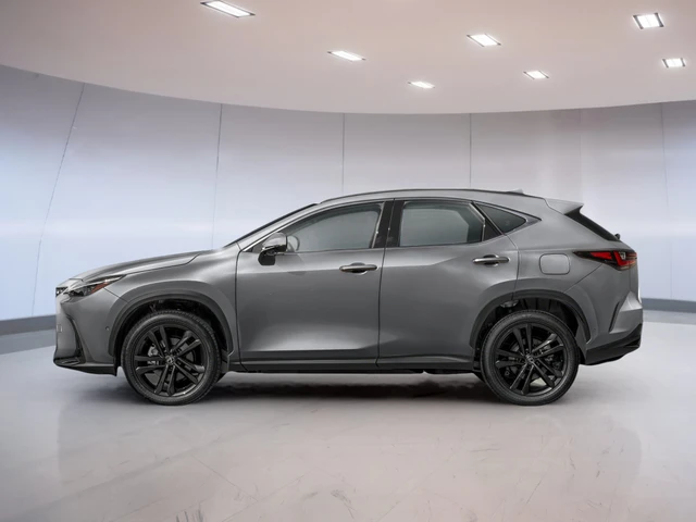 2026 Lexus NX 450h, strieborná, 1 km, dovoz Kanada — foto 1