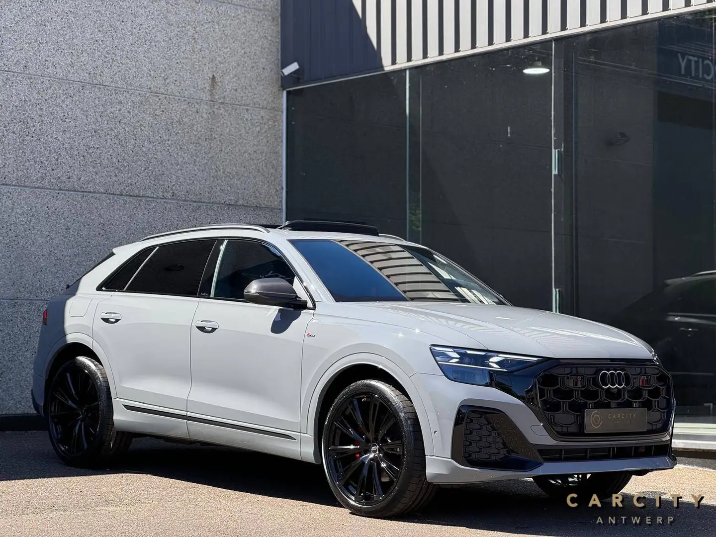 2026 Audi Q8, sivá, 15 km, Belgicko — foto 1