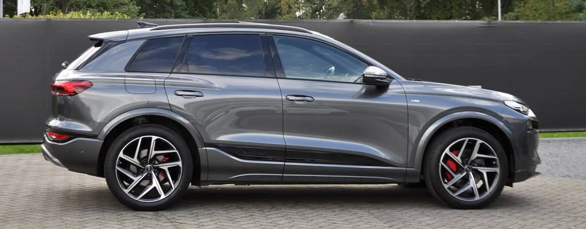 2026 Audi Q6 e-tron, 10 km, Belgicko — foto 2 z 12