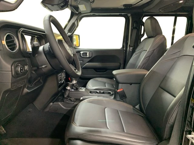 2026 Jeep Gladiator Sahara, čierna, 84 km, dovoz Kanada — foto 10 z 20