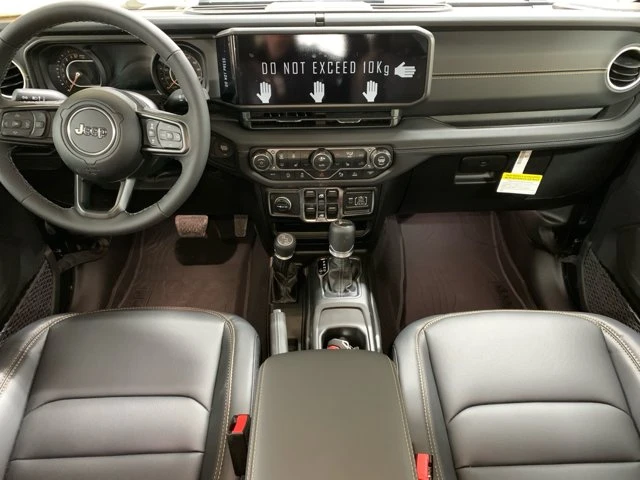 2026 Jeep Gladiator Sahara, čierna, 84 km, dovoz Kanada — foto 12 z 20