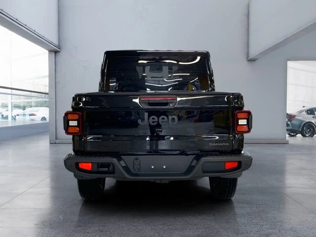 2026 Jeep Gladiator Sahara, čierna, 84 km, dovoz Kanada — foto 4 z 20