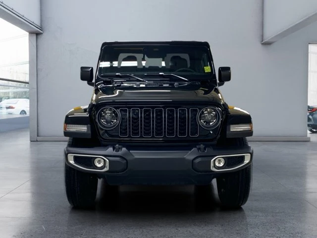 2026 Jeep Gladiator Sahara, čierna, 84 km, dovoz Kanada — foto 8 z 20