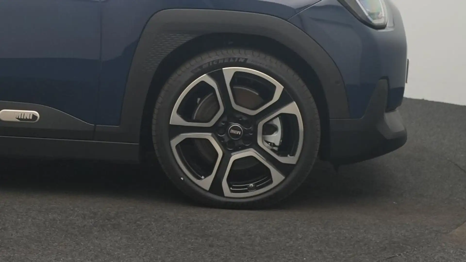 2026 MINI Aceman, 4 253 km, Belgicko — foto 10 z 12