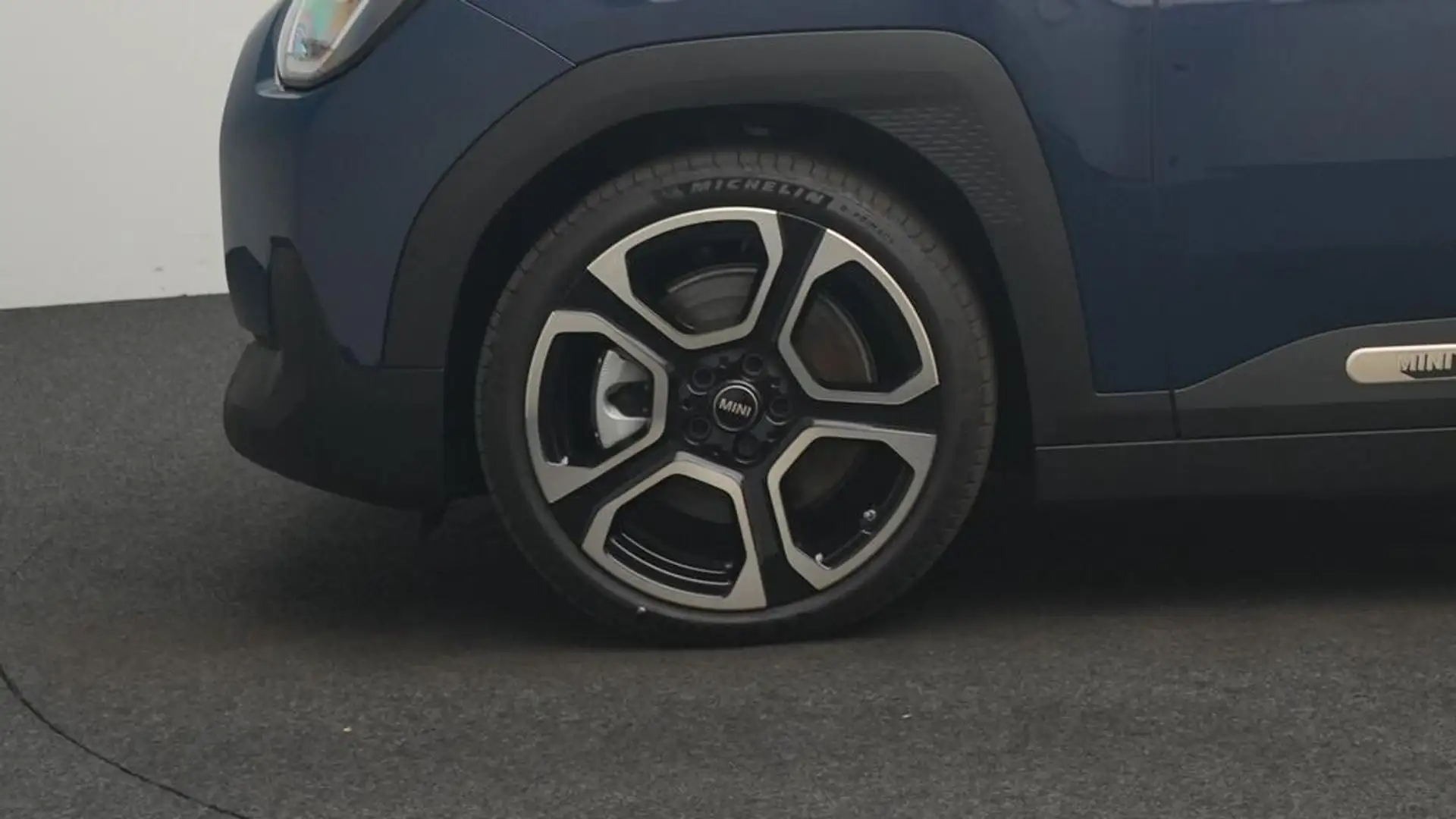 2026 MINI Aceman, 4 253 km, Belgicko — foto 11 z 12
