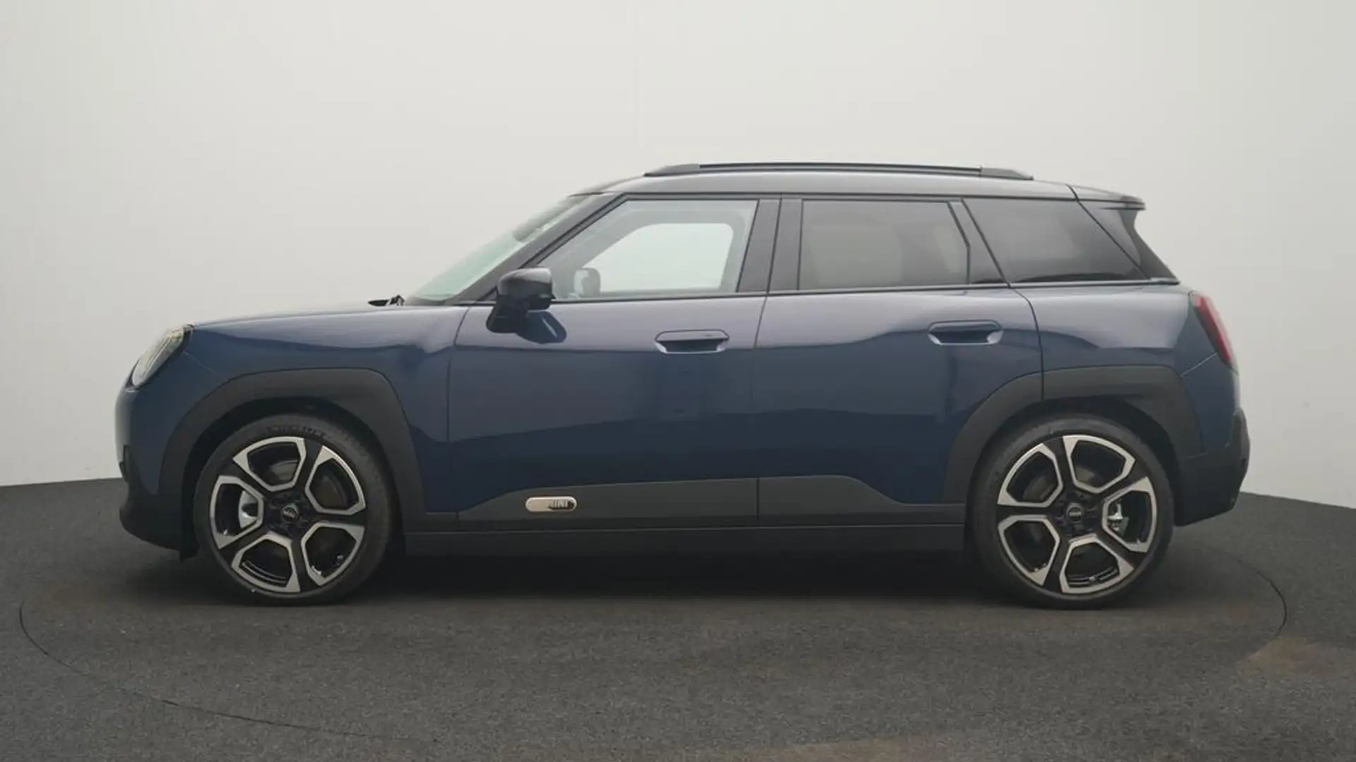 2026 MINI Aceman, 4 253 km, Belgicko — foto 2 z 12