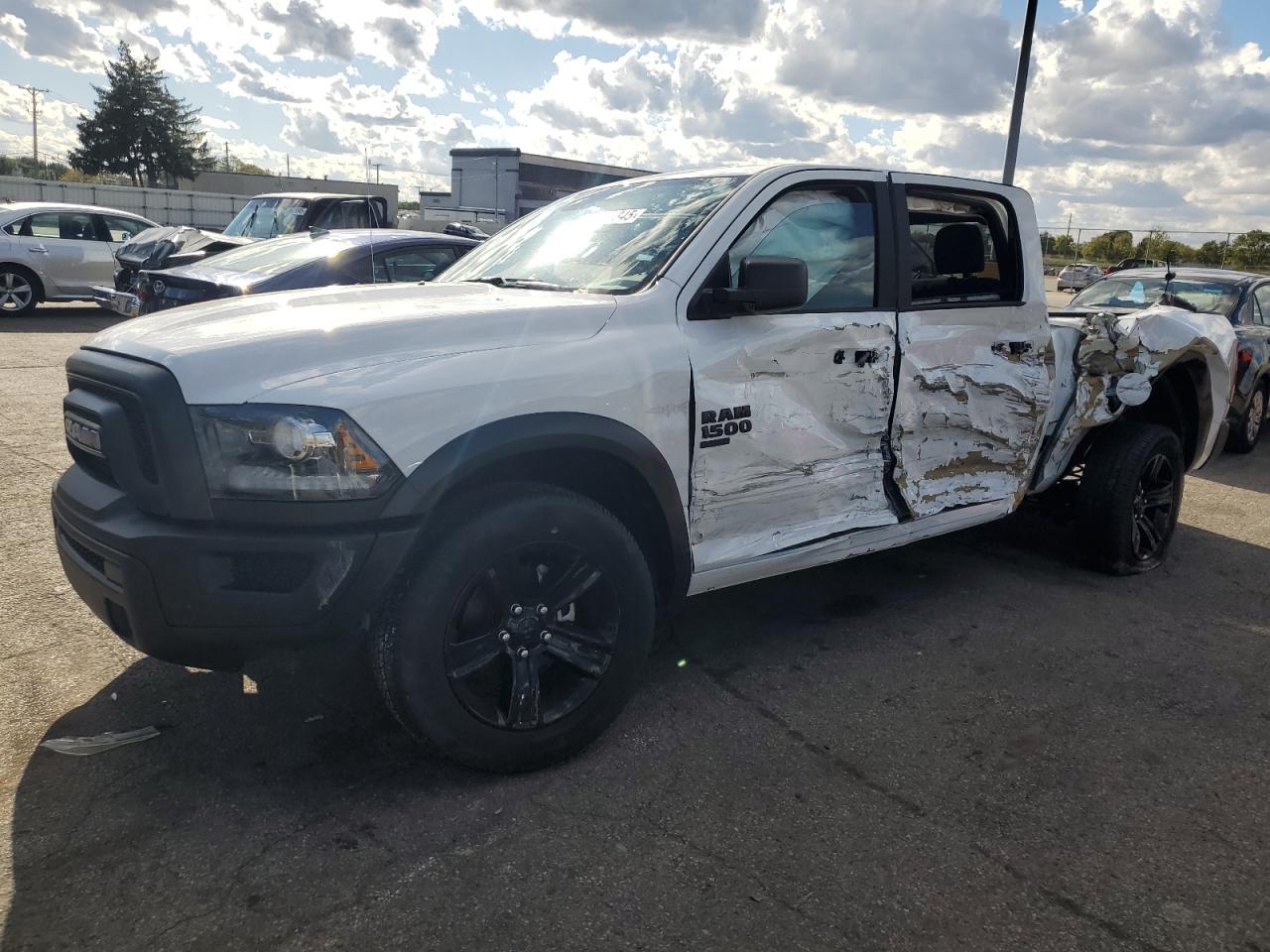 2024 RAM 1500 CLASSIC SLT, biela, dovoz USA — foto 1 2024 RAM 1500 CLASSIC SLT, biela, dovoz USA — foto 1