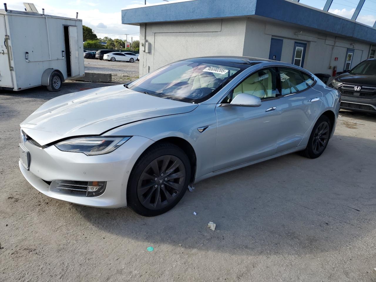 2017 Tesla MODEL S 75D, strieborná, dovoz USA — foto 1