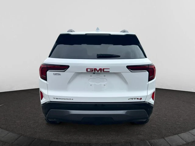 2027 GMC Terrain AWD AT4, biela, 6 km, dovoz Kanada — foto 4 z 20