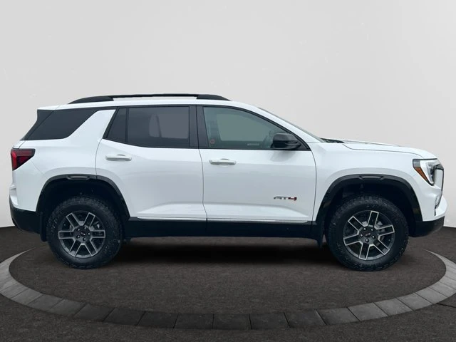 2027 GMC Terrain AWD AT4, biela, 6 km, dovoz Kanada — foto 6 z 20